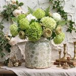 Vintage Floral Chinoiserie Ceramic Vase, 6.2” Ice Cracked Hand-Painted Pastel Green Botanical Design, Antique Style Home Decor (Green, 6.2”x5.2”)